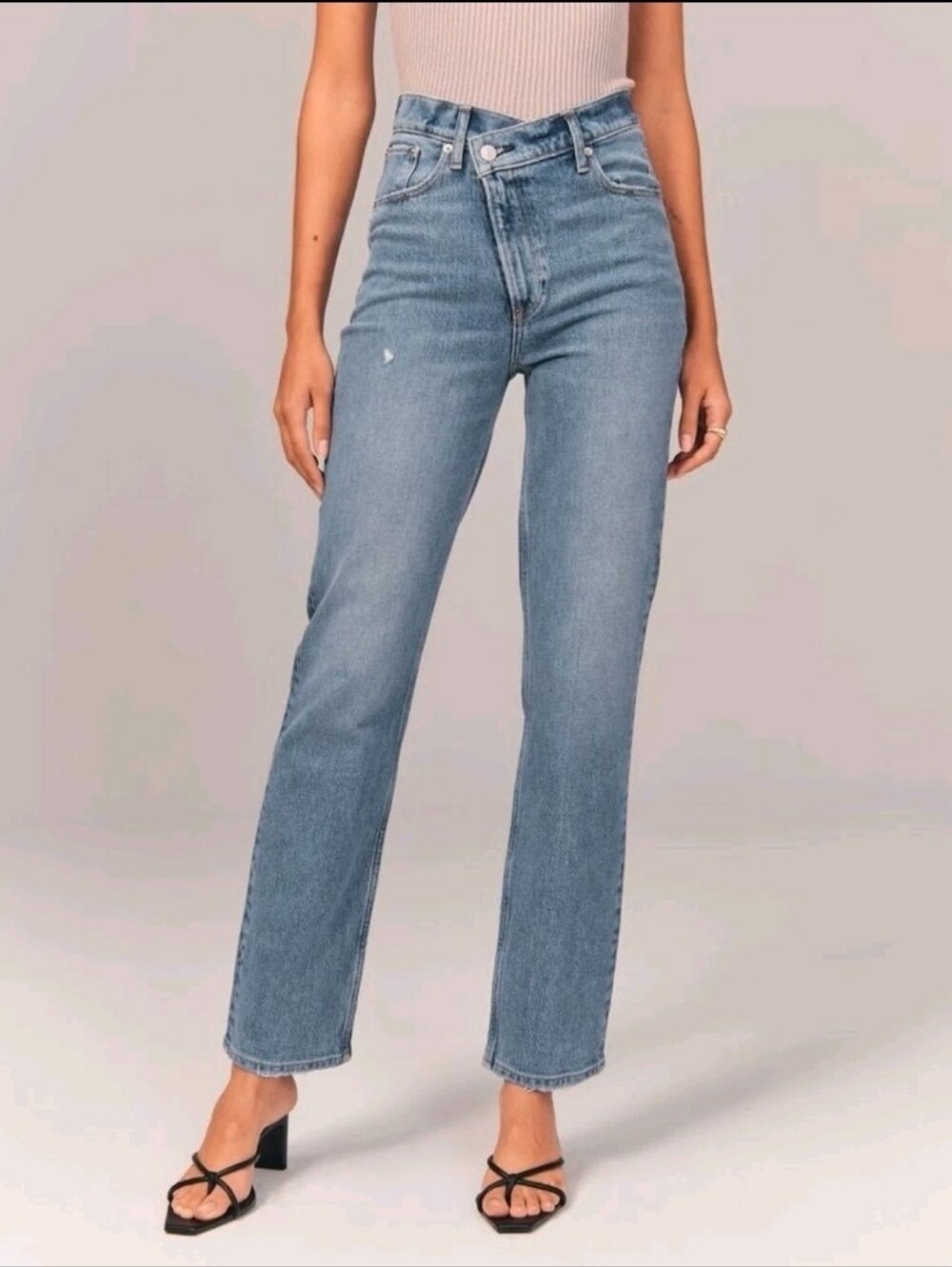 Abercrombie & Fitch Women's High-Rise Straight Jeans in Light Blue Wash